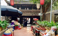 Sơn Tây (Hà Nội): Sạp hàng hóa "bủa vây" trước cổng chùa Mía