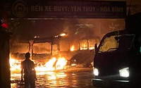 Hòa Bình: Điều tra vụ 2 xe buýt bốc cháy dữ dội trong đêm 