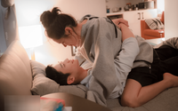 Người chồng Hà Nội lén đi xin thuốc hãm nhu cầu tình dục của vợ, đàn ông hàng xóm chỉ biết "ước gì"