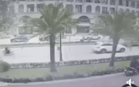 Clip NÓNG 24h: Camera ghi lại cảnh tài xế tông chết nhân viên bảo vệ vì bị khóa bánh xe