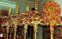 Ý nghĩa tấm biển "hồi tị", "tĩnh túc" trong đền thờ những vị quan