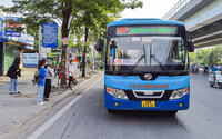 Hành khách đi xe buýt ở Hà Nội đang tăng trở lại