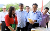 Phó Chủ tịch Thường trực Quốc hội Trần Thanh Mẫn thăm, tặng quà tại huyện Mộc Châu