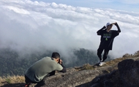 Đây là ngọn núi nổi tiếng ở Đắk Lắk, người trong thiên hạ chống gậy trèo lên xem cái gì?