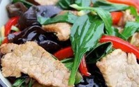 Lá hình tai lợn người ở quê gọi là “cỏ lợi tiểu” nếu gặp nhớ lấy về ăn, rất quý và cực kỳ bổ
