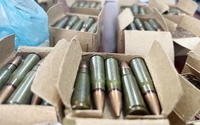 237 viên đạn các loại được người dân giao nộp cho Công an TP.Long Xuyên, An Giang
