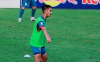 Tiền vệ Nguyễn An Khánh thích nghi nhanh trong bài tập của HLV Philippe Troussier