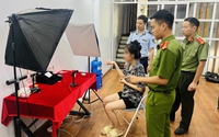 Đang livestream bán trang sức lậu, lực lượng Quản lý thị trường "ập" vào kiểm tra