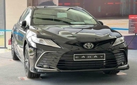 Giá xe Toyota Camry tháng 9/2023: Giảm không "phanh"