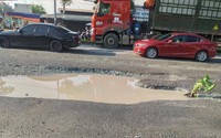 Đường Nguyễn Văn Linh hư hỏng, Phú Mỹ Hưng bị nhắc nhở 