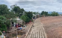 Video: Bùn đất trôi vào nhà dân sau mưa lớn ở Đà Nẵng