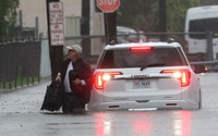Loạt ôtô "ăn" no nước do mưa cực lớn ở New York