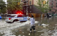 Clip: New York ngập nặng do mưa lớn, thị trưởng kêu gọi người dân không ra ngoài