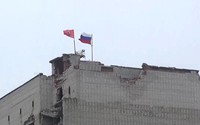 Hình ảnh Avdeevka sạch bóng lực lượng Ukraine, lá cờ Nga cắm trên nhiều nóc nhà đổ nát