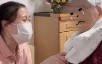 Cụ bà Nhật Bản khóc nghẹn khi chia tay cô điều dưỡng Việt Nam