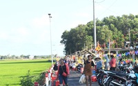 Đây là phố ẩm thực view hot nhất ở một làng quê Bà Rịa-Vũng Tàu, cả trăm người nhìn ra cánh đồng lúa