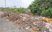 Long An: Dân bức xúc vì bãi rác kinh hoàng trong khu dân cư