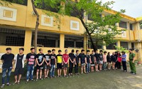 Bắt 26 thanh thiếu niên mang dao, kiếm đi hỗn chiến trên phố ở Hà Nội