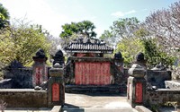 Mộ cổ đồ sộ của người họ Huỳnh-công thần vương triều Nguyễn được mang họ vua tọa lạc ở một làng quê Long An