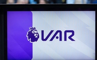 Liên tục gây bức xúc, VAR sắp bị loại bỏ khỏi Premier League?