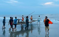 Tìm thấy thi thể 2 học sinh bị sóng biển cuốn mất tích ở Hà Tĩnh