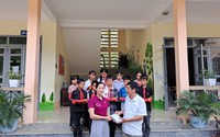 Báo NTNN/Điện tử Dân Việt trao 120 suất học bổng cho học sinh nghèo vượt khó vùng cao Lai Châu