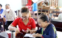 Một ấp khó khăn của tỉnh Bình Phước, công an xuống tận nơi hỗ trợ người dân cài đặt ứng dụng định danh cá nhân