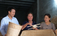 Chị gái Thái Bình mở xưởng làm mây tre đan giúp nhiều người có việc làm còn mình thu tiền tỷ 