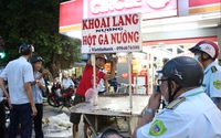 TP.HCM: Người bán hàng rong trên đường Nguyễn Gia Trí, Điện Biên Phủ tháo chạy khi bị kiểm tra