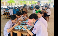 Một trường học ở Cần Thơ nấu 3.000 suất cơm trưa miễn phí cho học sinh khối 12 ôn thi tốt nghiệp