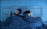 Một thói quen trước khi ngủ đang phá huỷ mối quan hệ của bạn