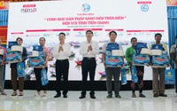 Agribank đồng hành cùng chương trình "Cùng ngư dân thắp sáng đèn trên biển" tại tỉnh Tiền Giang