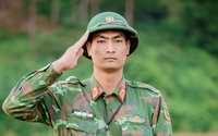 Khối trưởng trong Lễ diễu binh kỷ niệm 70 chiến thắng Điện Biên Phủ là gương mặt quen thuộc tại Sao nhập ngũ