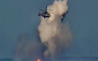 Clip: Khoảnh khắc trực thăng Nga tiêu diệt xuồng không người lái Ukraine ở Biển Đen