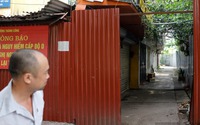 Hiện trạng các khu tập thể chờ sập ở Hà Nội sau hơn 1 năm bị quây tôn cảnh báo nguy hiểm