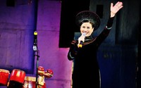 Thử vai quần chúng, nữ nghệ sĩ cải lương được mời hát "Dạ cổ hoài lang" trong phim đoạt giải Cannes 2024
