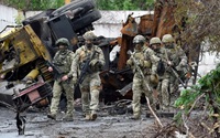 Nga tung 'nắm đấm sốc' quyết chiếm làng chiến lược ở Kharkov, Lữ đoàn tinh nhuệ Ukraine 'ngồi trên đống lửa'