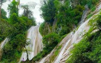 Đây là thác nước đẹp như phim cổ trang trên một cao nguyên ở Lai Châu, nước tuôn đổ từ suối ngầm