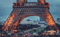 Tháp Eiffel đang "vật lộn" để sống sót sau Covid-19