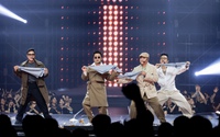 Khán giả thích thú trước phần hát, nhảy của danh thủ Hồng Sơn tại "Anh trai vượt ngàn chông gai"