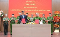 Thượng tướng Nguyễn Duy Ngọc, Chánh Văn phòng Trung ương Đảng bàn giao công tác tại Bộ Công an