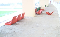 Sân vận động trăm tỉ ở Kon Tum: Ghế vừa lắp 1 năm đã ngả nghiêng, chiếc còn chiếc mất