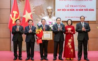 Phó Chủ tịch Quốc hội Nguyễn Đức Hải nhận Huy hiệu cao quý của Đảng