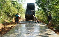 Nông dân ở Quảng Nam đóng góp gần chục tỷ đồng để làm đường bê tông, hỗ trợ nông dân khó khăn