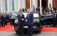 20 xe ô tô điện VinFast VF9 mà Chủ tịch nước Tô Lâm đại diện Việt Nam tặng nước bạn Lào có gì đặc biệt?
