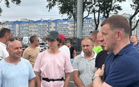 Thị trưởng thành phố của Nga mời người dân còng tay ông để đảm bảo điều này
