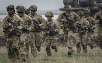 NATO tuyên bố nóng hơn 500 ngàn binh sĩ đang trong tình trạng sẵn sàng chiến đấu