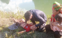 Chiến sỹ công an kịp thời cứu sống 2 cháu bé bị đuối nước ở Lai Châu