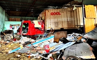 Tạm giữ hình sự tài xế xe container tông nhà dân khiến 3 người tử vong