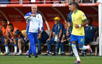 Brazil mất Vinicius ở trận gặp Uruguay, HLV Dorival chỉ trích trọng tài